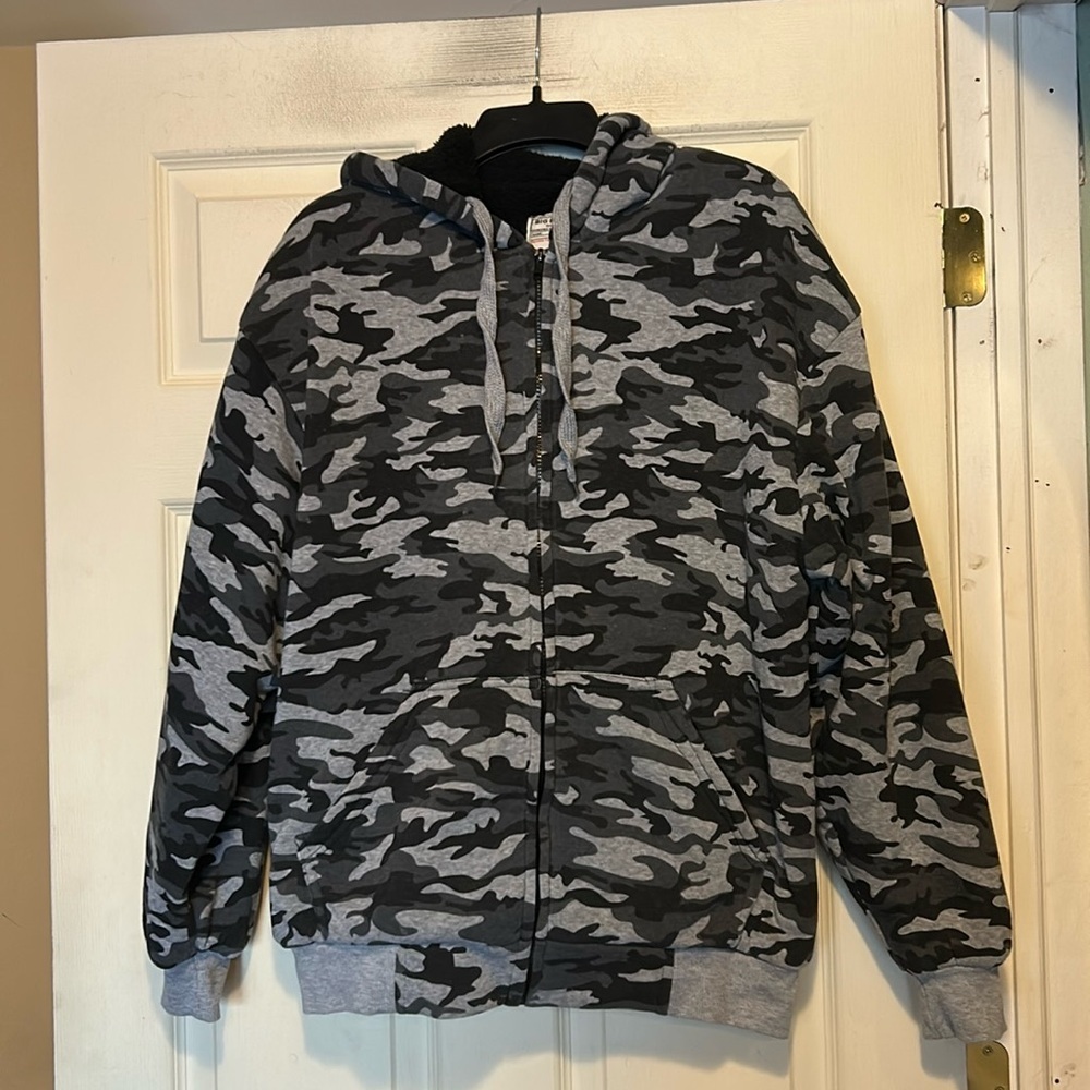 Big Ball Sports Sherpa Lined Camouflage Jacket Size Medium Gray Black